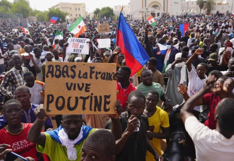 Francuska pokrenula evakuaciju svojih građana iz Nigera