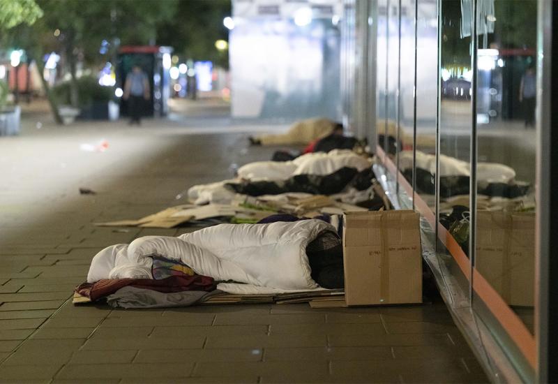 Beskućnici na ulicama Londona - FOTO | Jedna od najpoznatijih ulica s luksuznim trgovinama noću je mjesto za mnoge beskućnike