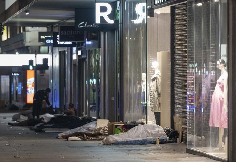 Beskućnici na ulicama Londona - FOTO | Jedna od najpoznatijih ulica s luksuznim trgovinama noću je mjesto za mnoge beskućnike