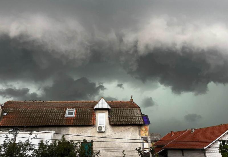 Nevrijeme stiglo u Srbiju: Crveni meteoalarm upaljen u pet regija