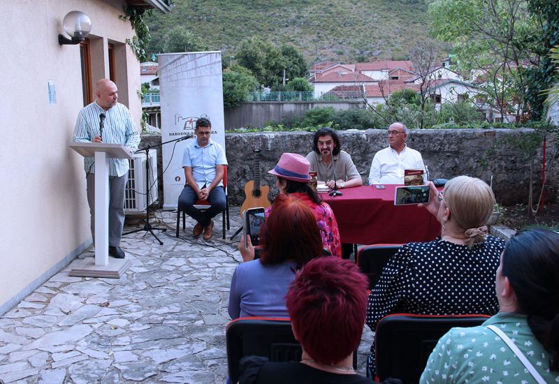 Promocija knjige Zlatka Topčića - Zlatko Topčić premijerno promovirao novi roman u Mostaru