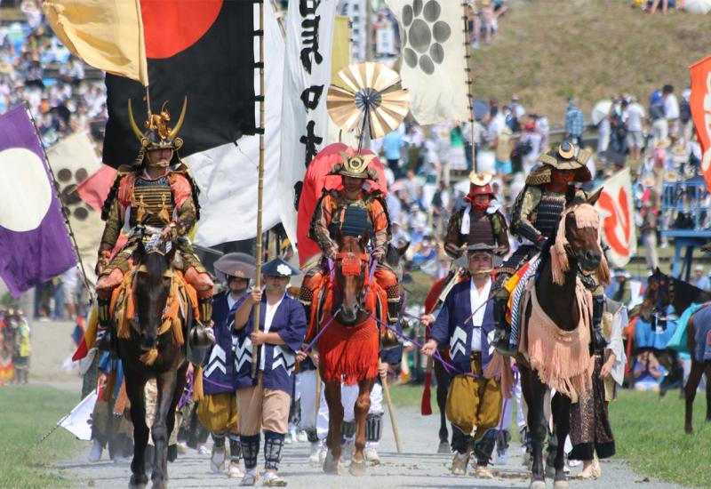 Više od 100 konja dobilo sunčanicu na okupljanju samuraja u Japanu