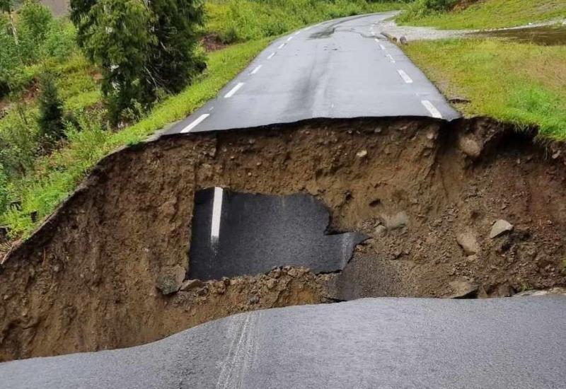 Klizište uništilo cestu u Innlandetu, Norveška - Norveška bilježi najviše vodostaje u posljednih 50 godina