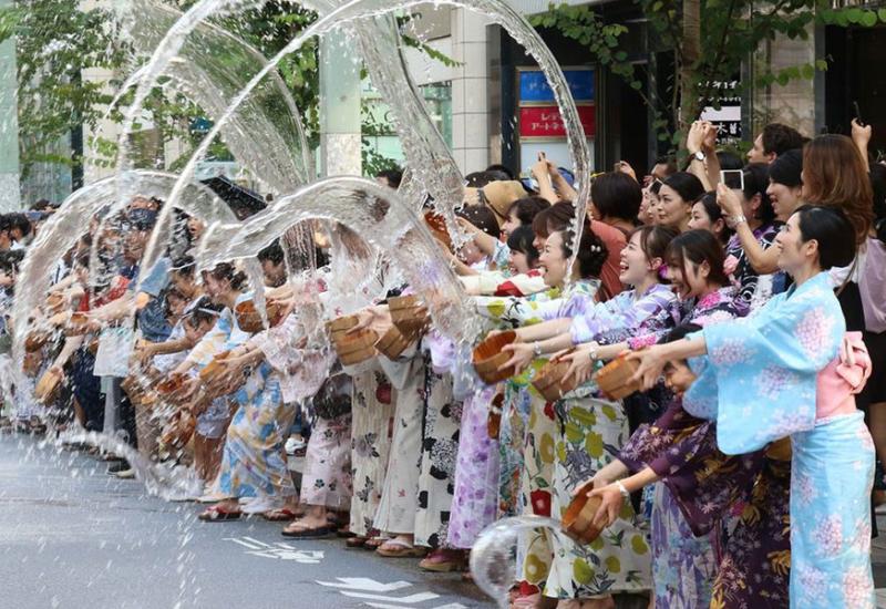 Zašto Japanci polijevaju ulicu ispred svojih kuća i trgovina