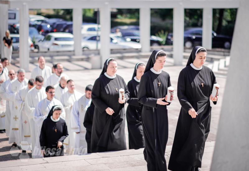 FOTO| Svečano u Mostaru - pet sestara položilo doživotne zavjete