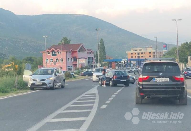 Mostar: Poznata raskrsnica i nova prometna nezgoda - Mostar: Poznata raskrsnica i nova prometna nezgoda
