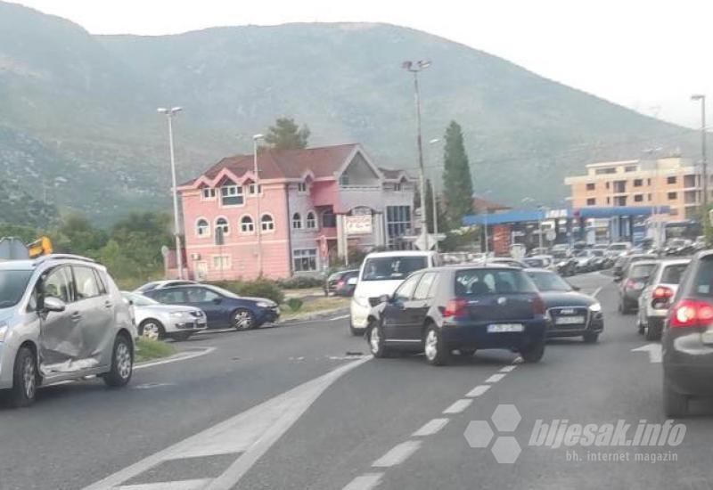 Mostar: Poznata raskrsnica i nova prometna nezgoda - Mostar: Poznata raskrsnica i nova prometna nezgoda