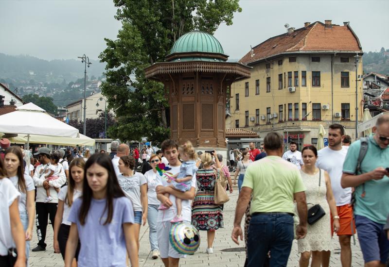 Turisti preplavili ulice Sarajeva