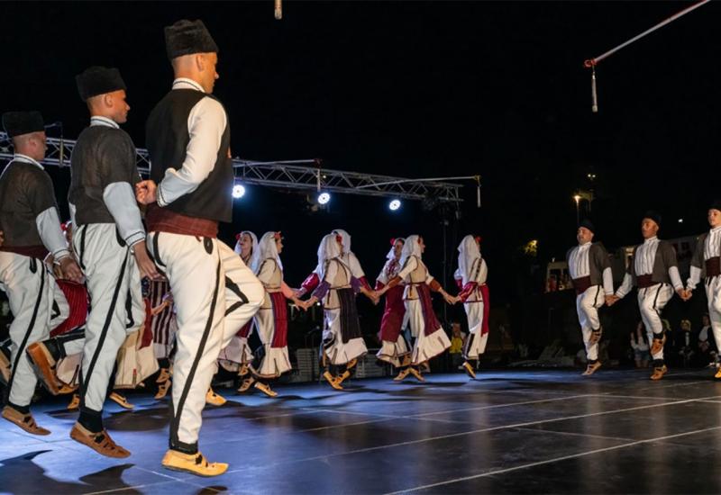 Večer hrvatskog folklora u Neumu - Bogatstvo tradicije na 15. Večeri hrvatskog folklora u Neumu