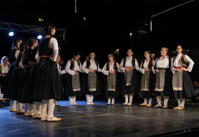 Večer hrvatskog folklora u Neumu - Bogatstvo tradicije na 15. Večeri hrvatskog folklora u Neumu