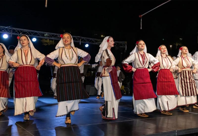 Večer hrvatskog folklora u Neumu - Bogatstvo tradicije na 15. Večeri hrvatskog folklora u Neumu