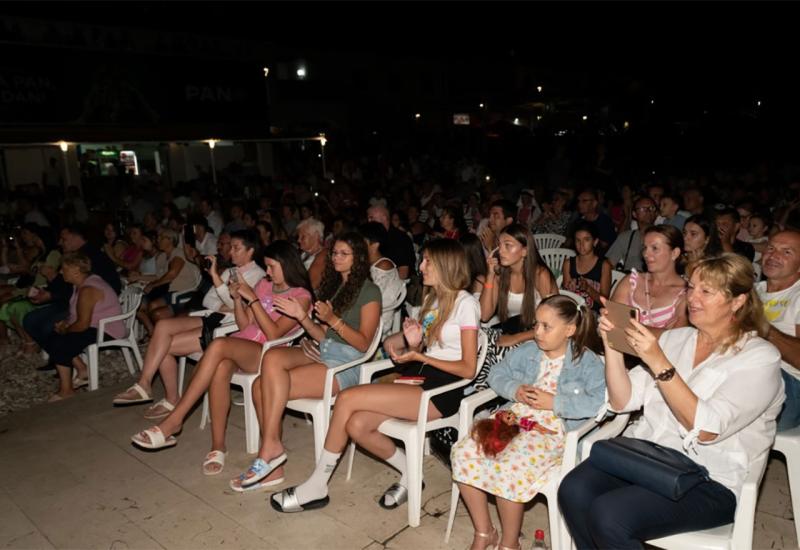 Večer hrvatskog folklora u Neumu - Bogatstvo tradicije na 15. Večeri hrvatskog folklora u Neumu