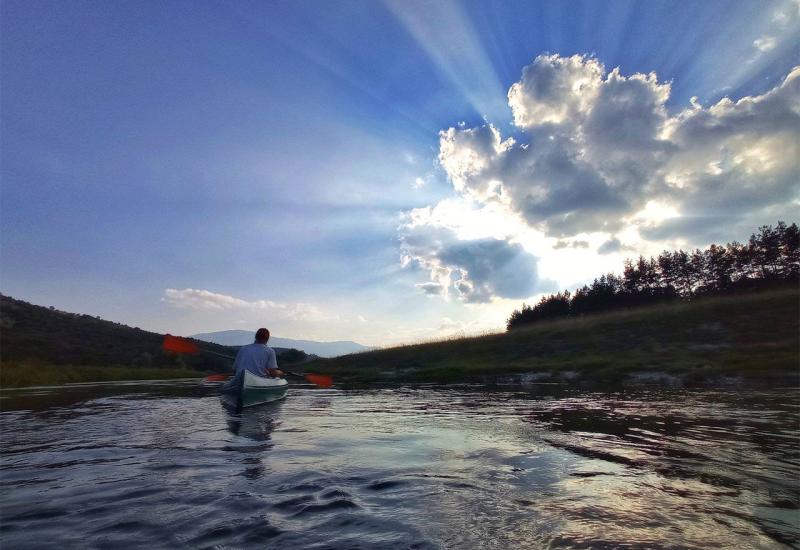 Ljepota rijeke Strbe - Livno sve privlačnije | Dolaze radi divljih konja, ostaju radi prirodnih ljepota