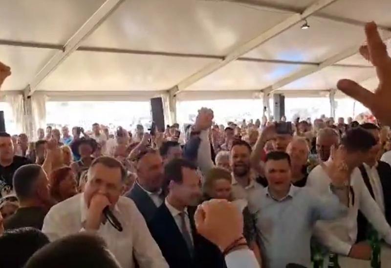 VIDEO | Dodik ponovno zapjevao pod šatorom 