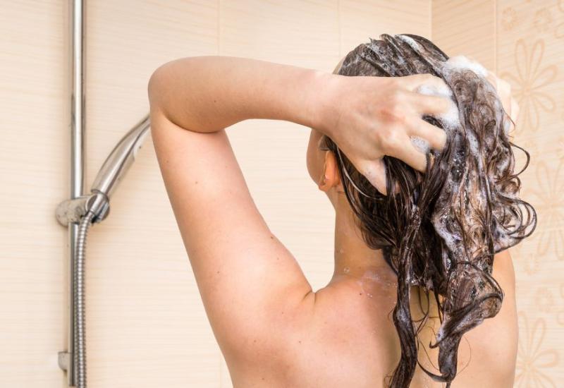 Šamponiranje kose - 8 načina za obnovu kose nakon ljeta koje morate probati