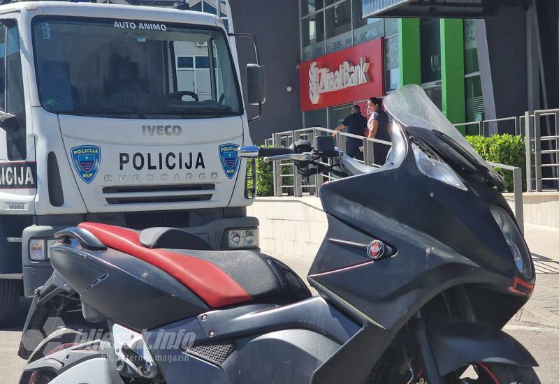Pljačkaši su došli na skuteru - Dvojac na skuteru opljačkao banku u Mostaru
