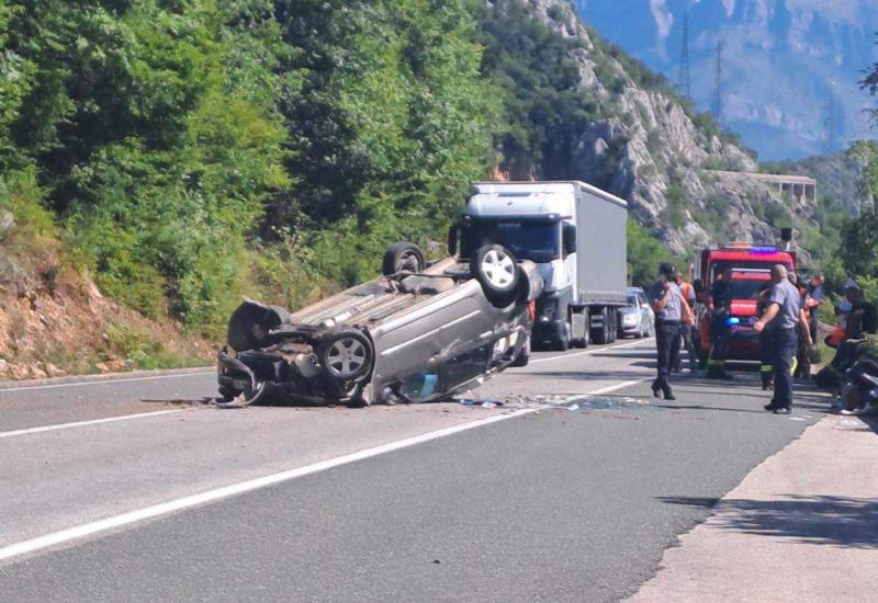 Teška prometna nesreća kod Mostara: Više ozlijeđenih, na terenu vatrogasci, hitna i policija
