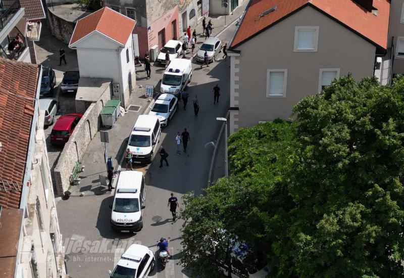 Policija u Ulici maršala Tita nakon nereda - Četvero ozlijeđenih u navijačkim neredima u Mostaru