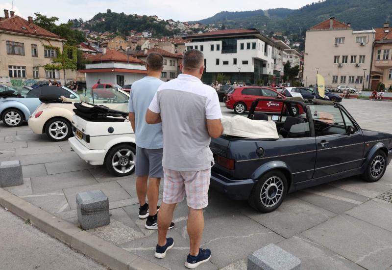 Građani i gosti Sarajeva uživaju u izložbi automobila ''Golf Fest 2023''