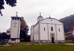 Nova Varoš: Bjeloglavi sup, crkve-brvnare, partizani i četnici