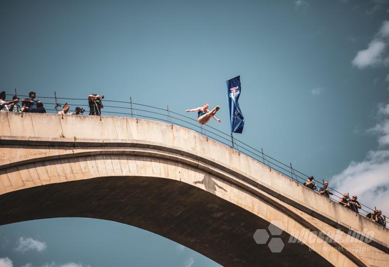 Počeo Red Bull Cliff Diving: Meili Carpenter prva skočila sa Starog mosta