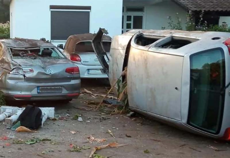 Prometna nesreća u Širokom Brijegu - Široki Brijeg: Oštećeno više auta u prometnoj nesreći - VW završio na boku