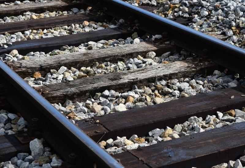 BiH: U naletu vlaka poginule dvije osobe