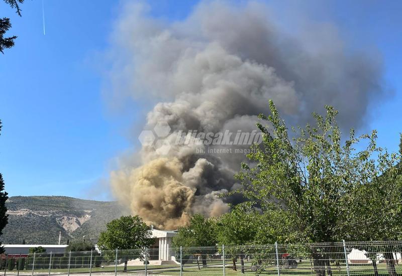 Požar u mostarskoj tvrtki Ferro Keš - FOTO/VIDEO | Pogoršava se stanje s požarom u mostarskoj tvrtki
