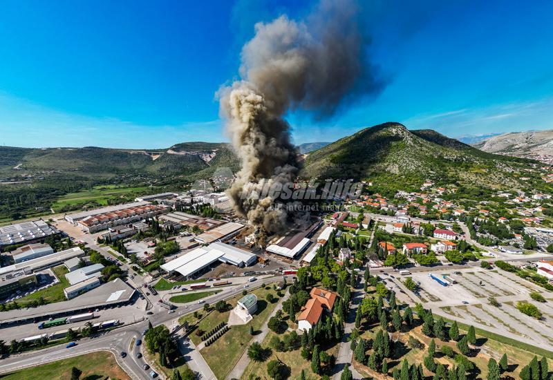 VIDEO | Pogledajte snimke požara u mostarskoj tvrtki iz zraka