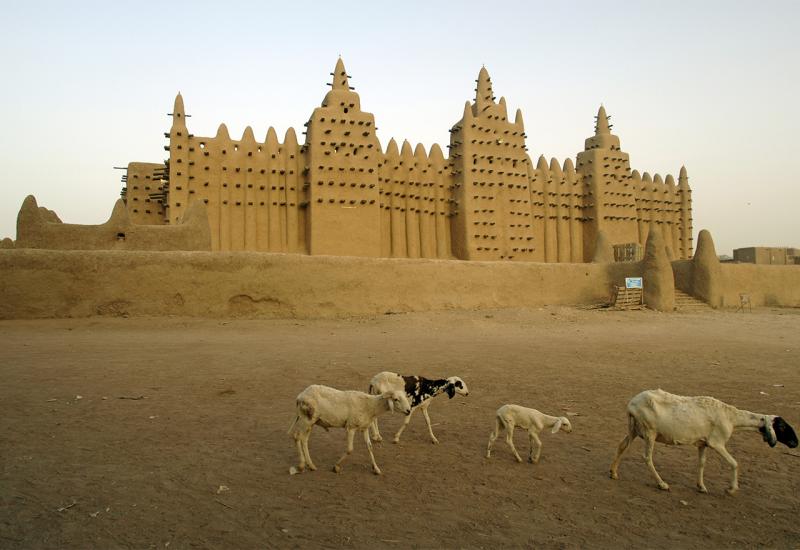 Ova impresivna džamija izgrađena je od blata, a nalazi se u jednom od najstarijih gradova na svijetu