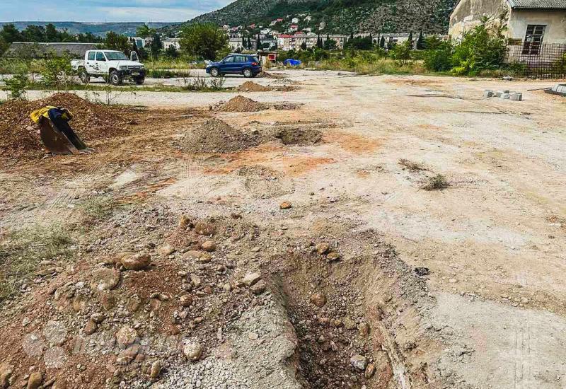 Bageri bez političara - krenuli radovi na izgradnji bazena u Mostaru
