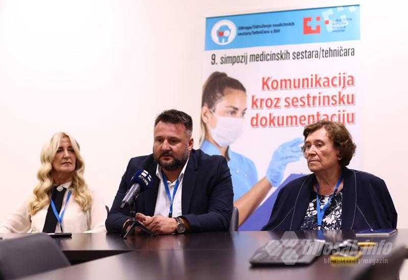 Simpozij u Mostaru - Skrivajući vlastite suze, moramo crtati osmjehe na licima pacijenata