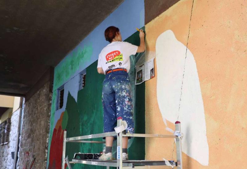 Mladi umjetnici nastavili oslikavanje mostarskih ulica