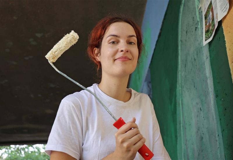 Karla Ćosić svoj mural odlučila pokloniti gradskim ulicama - Mladi umjetnici nastavili oslikavanje mostarskih ulica