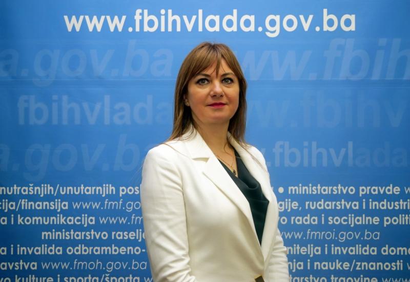 Novalićeva ''beba'' - Tajnica Vlade je predsjednica vijeća koje je donijelo Odluku o poskupljenju registracije 