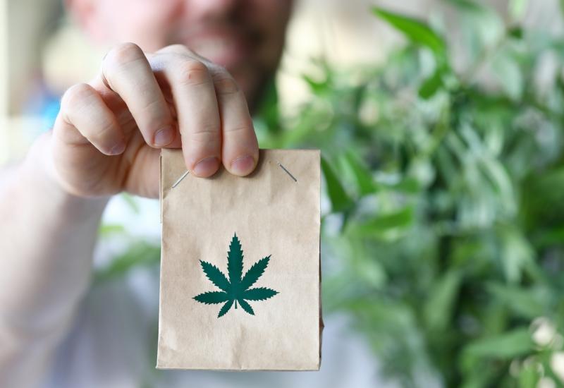 Vreća i kutija marihuane u Mostaru, 28 stabljika u Čitluku 