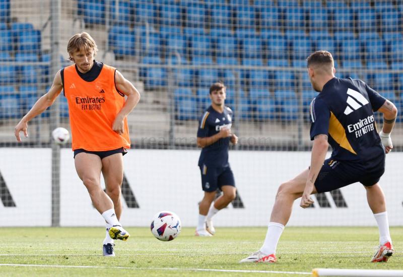Modrić i Valverde na treningu Reala - Realova nadolazeća zvijezda: Osjećam se tužno zbog Modića 