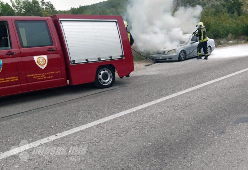 FOTO | Zapalio se Mercedes u Miljkovićima