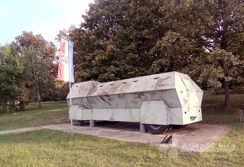 Ratno oklopno borbeno vozilo napravljeno od furgona - Slatina: Mirno kao pod staklenim zvonom