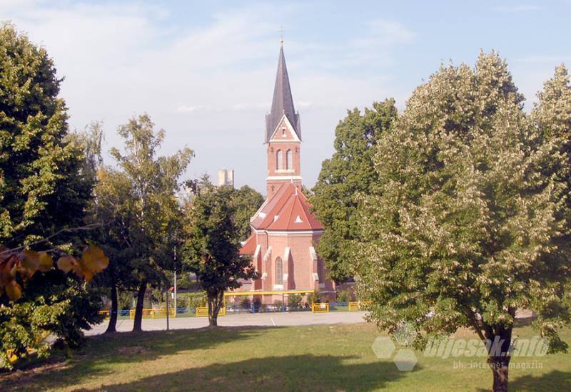 Katolička crkva svetog Josipa - Slatina: Mirno kao pod staklenim zvonom