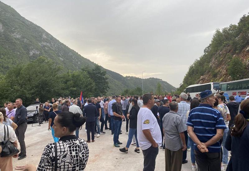 Održani novi prosvjedi podrške Dodiku i Lukiću