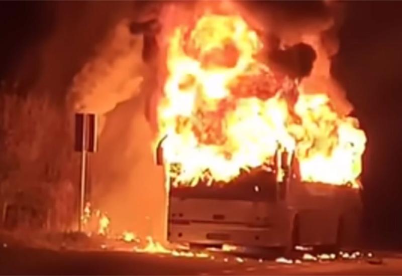 Autobus na putu u BiH potpuno izgorio