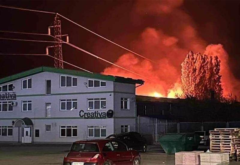 Izgorjeli pomoćni objekti tvornice u Bihaću