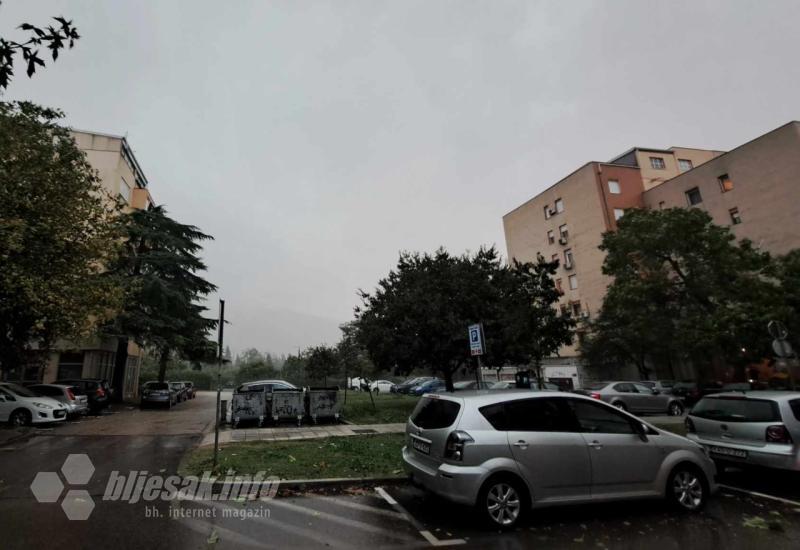 Nevrijeme stiglo u Mostar: Najavljeni udari vjetra i do 80 km/h