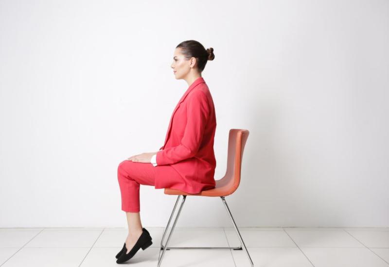 Ilustracija - uspravno sjedenje - Ovih 10 uobičajenih načina sjedenja otkriva kakva ste osoba