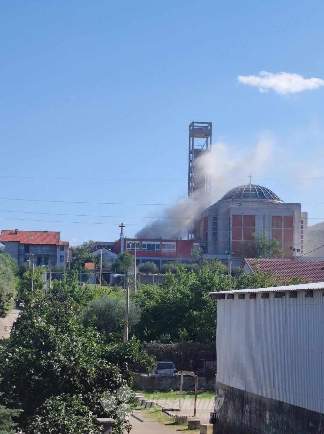 Požar u crkvi na Bijelom brijegu  - Mostar: Požar u crkvi na Bijelom brijegu 