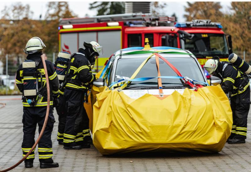 Rješenje za gašenje požara električnih automobila je u – velikoj torbi?!