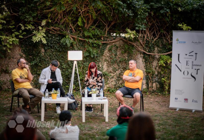Čitanje poezije u Parku Zrinjevac - Mostar: Poezija se vratila među ljude