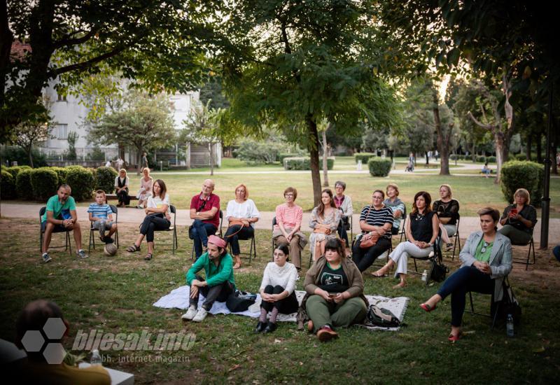 Čitanje poezije u Parku Zrinjevac - Mostar: Poezija se vratila među ljude
