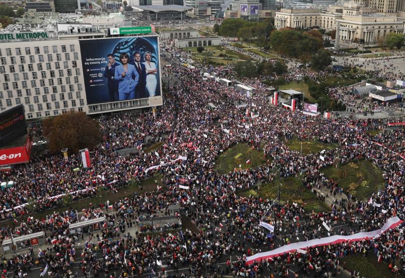 Miting opozicije u Varšavi - Poljska: Desetine tisuća građana na mitingu opozicije u Varšavi